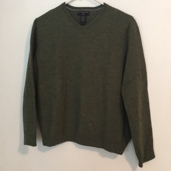 Banana Republic Sweaters - Banana Republic 100% Merino Wool Olive Sz L